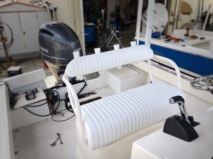Upholstered leaning post bolster
