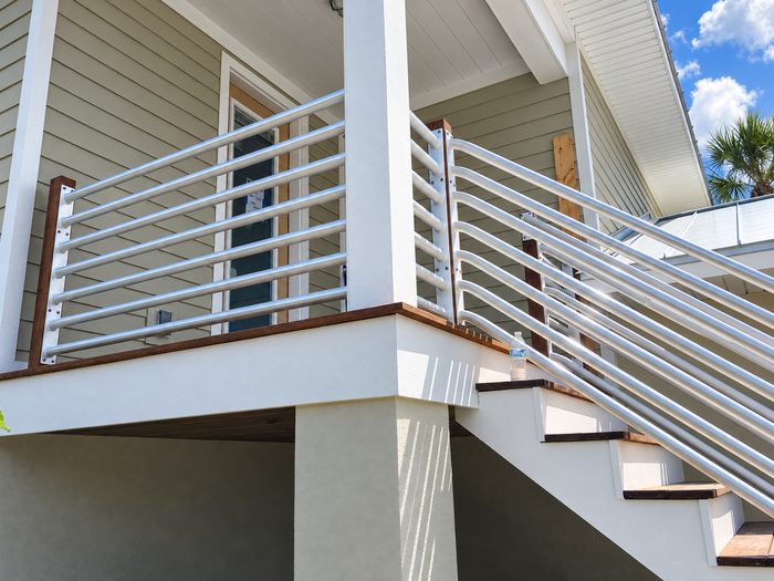 Aluminum deck railings