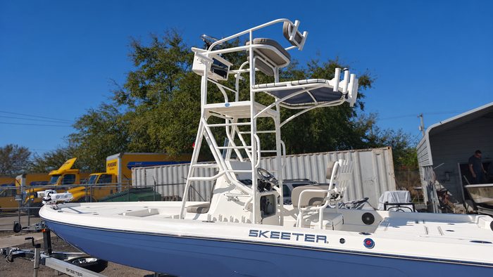 Tower with upper station on a Skeeter