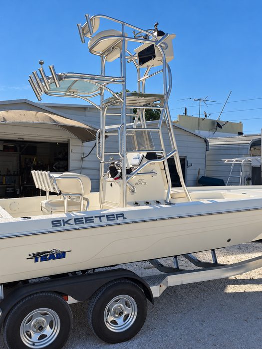 Tower with upper station on a Skeeter